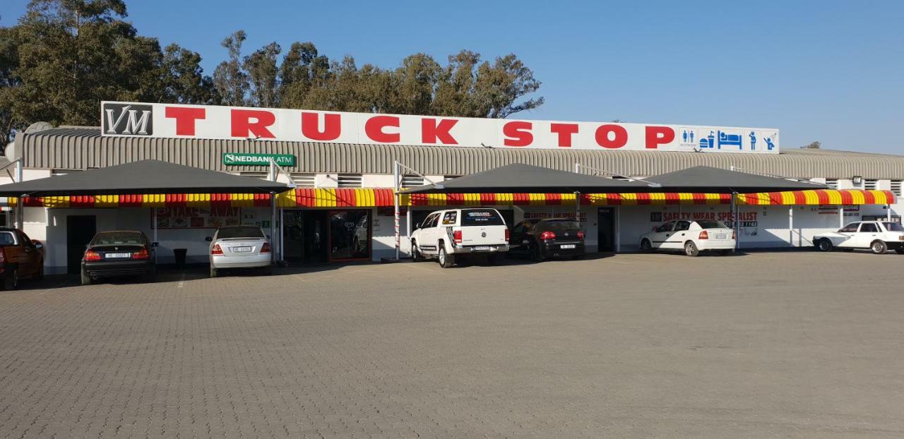Vm Truck Stop - Shell Estcourt Exterior photo