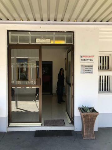 Vm Truck Stop - Shell Estcourt Exterior photo